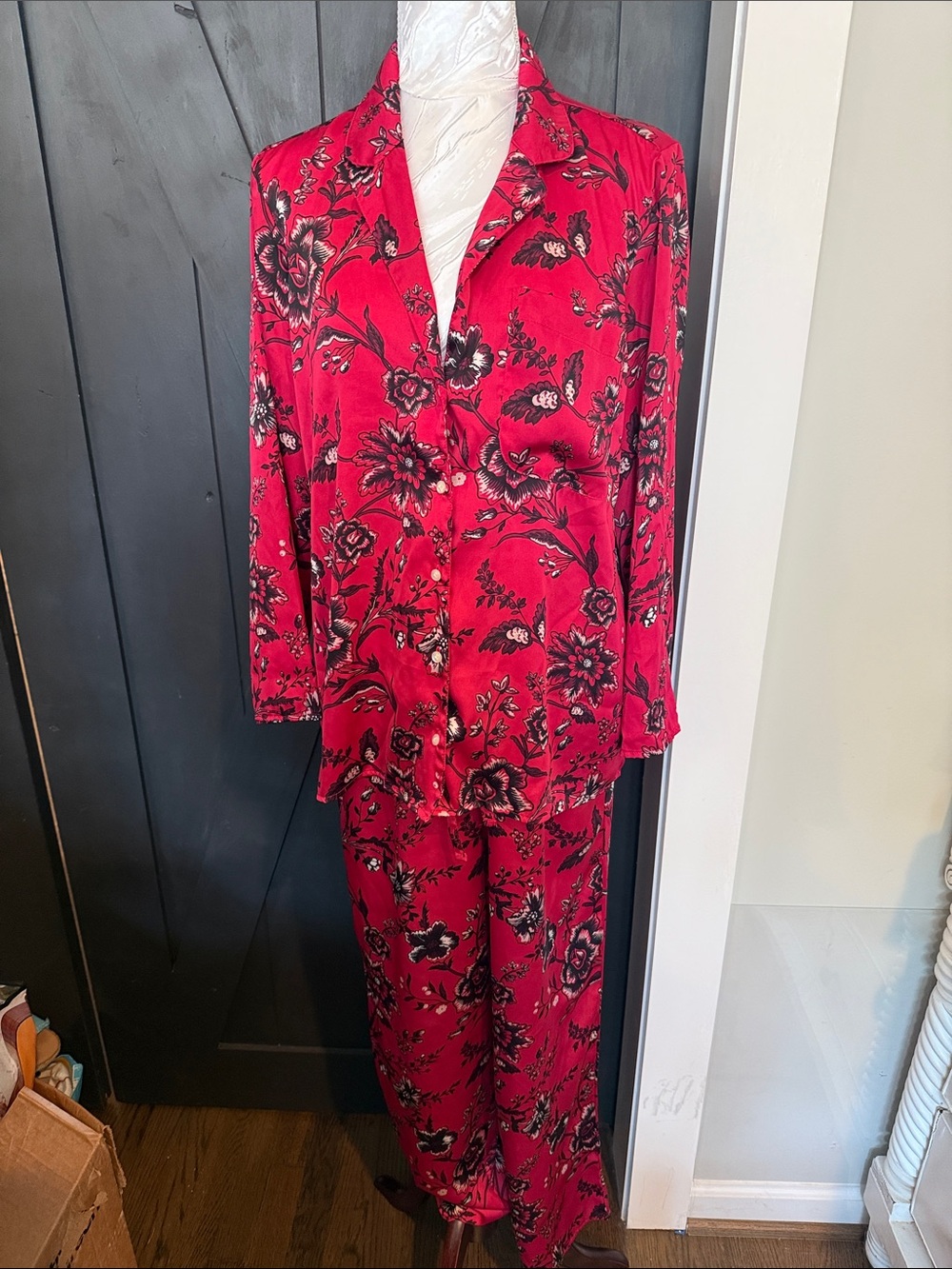 Ann Taylor’s Red Floral Satin Pajama Set - Women's Relaxed Fit